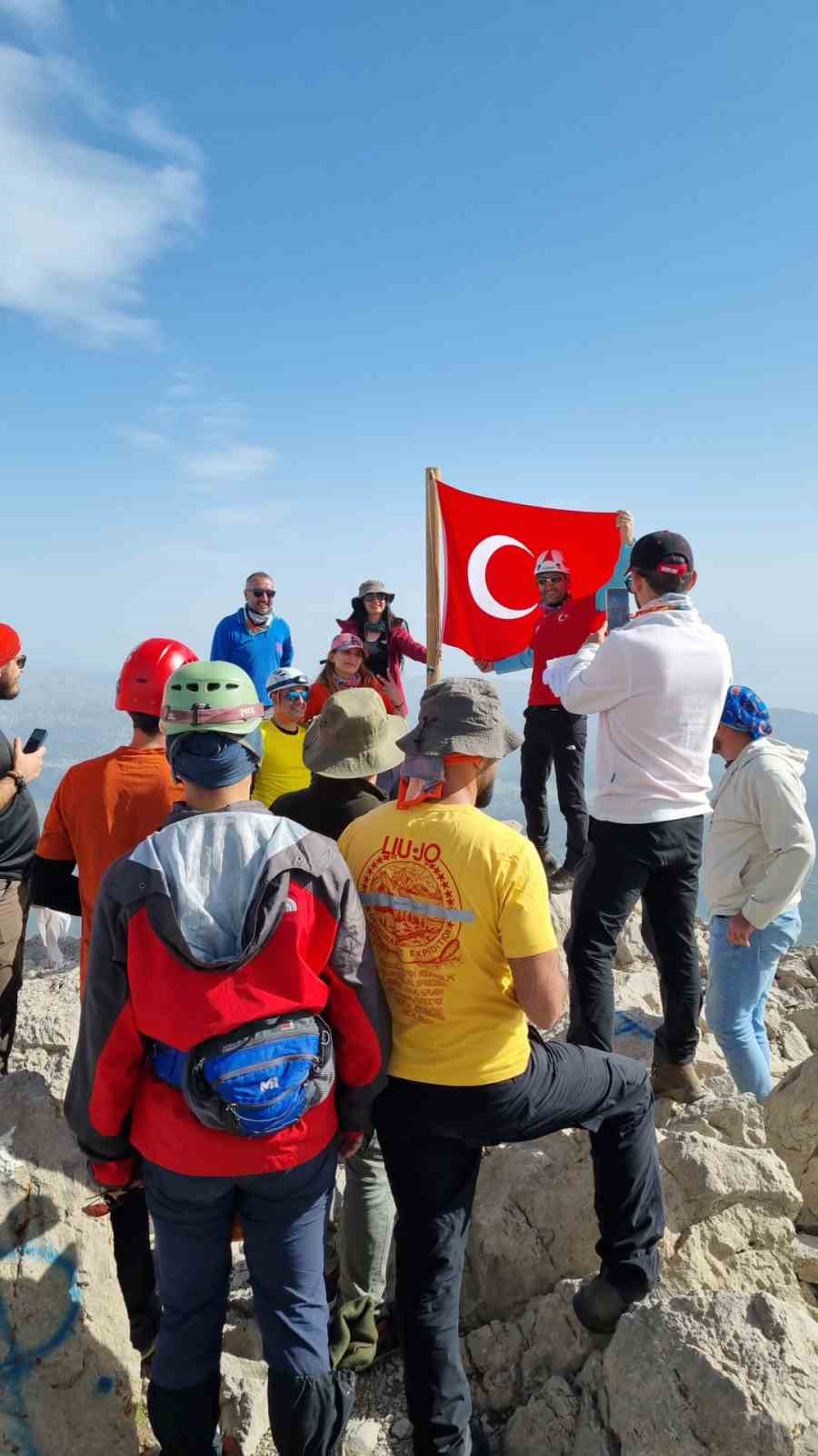 kirsehirli-3-dagci-anamas-daglari-dedegol-zirvesine-tirmandi