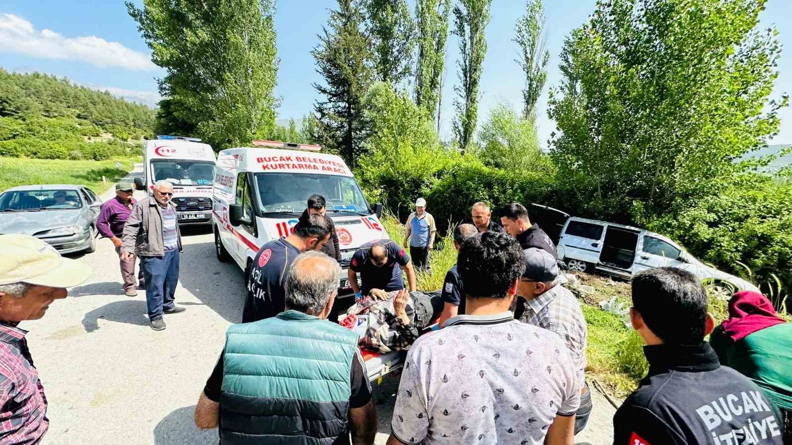 kontrolden-cikan-arac-sarampole-devrildi-2-yarali