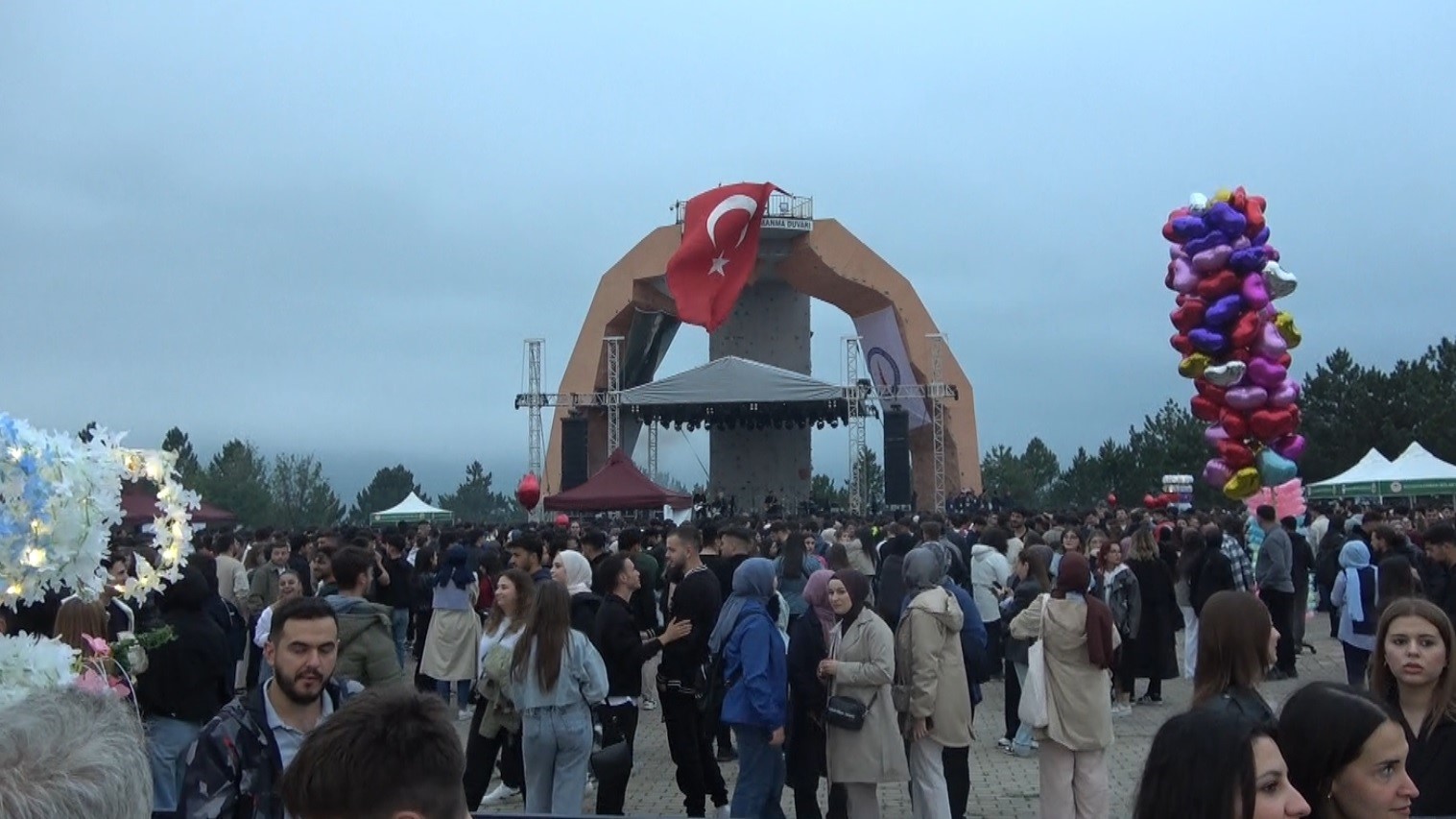 kutahya-dumlupinar-universitesi-dpu-fest-2025-coskuyla-basladi