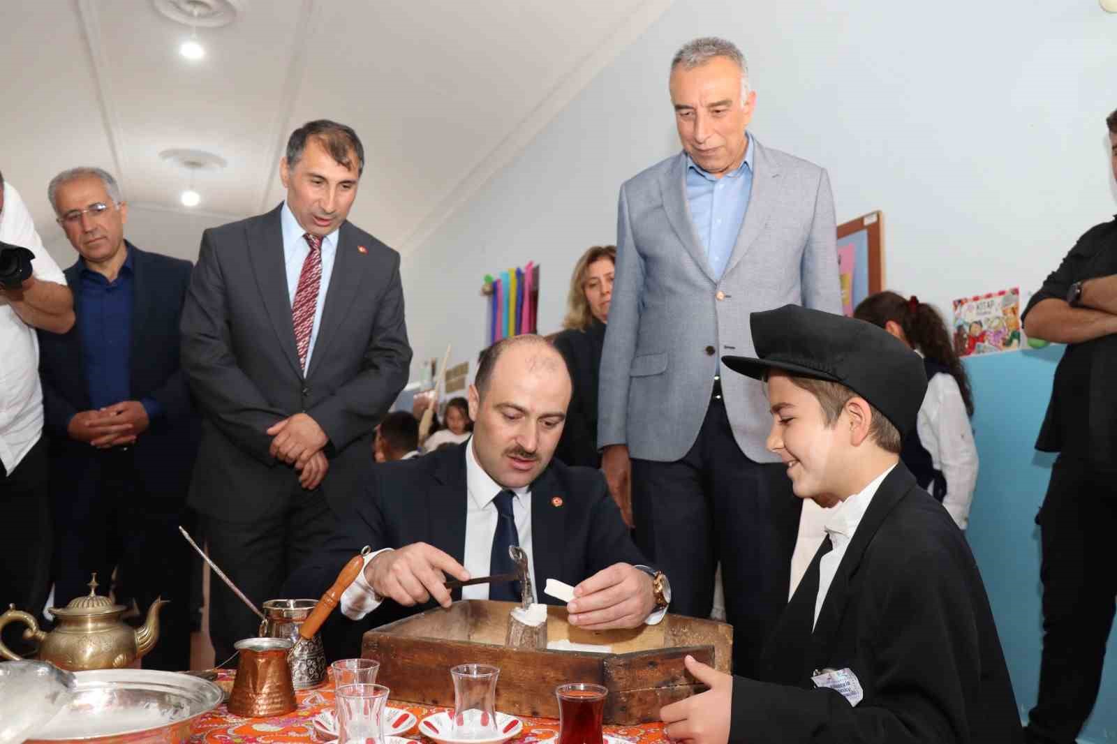 oltu-karabekir-ilkokulunda-bilim-senligi-coskusu