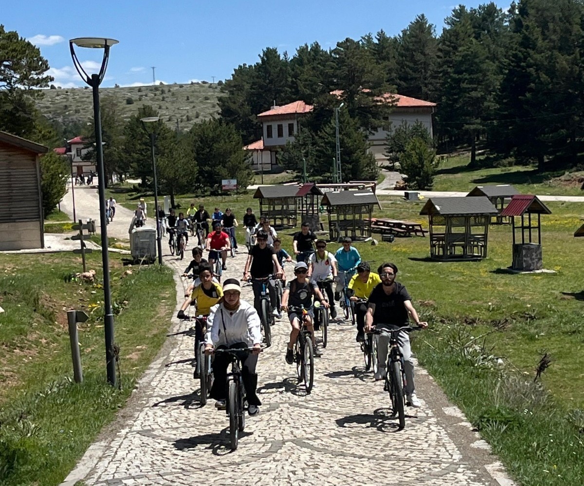 refahiyede-gencler-cevre-icin-pedal-cevirdi