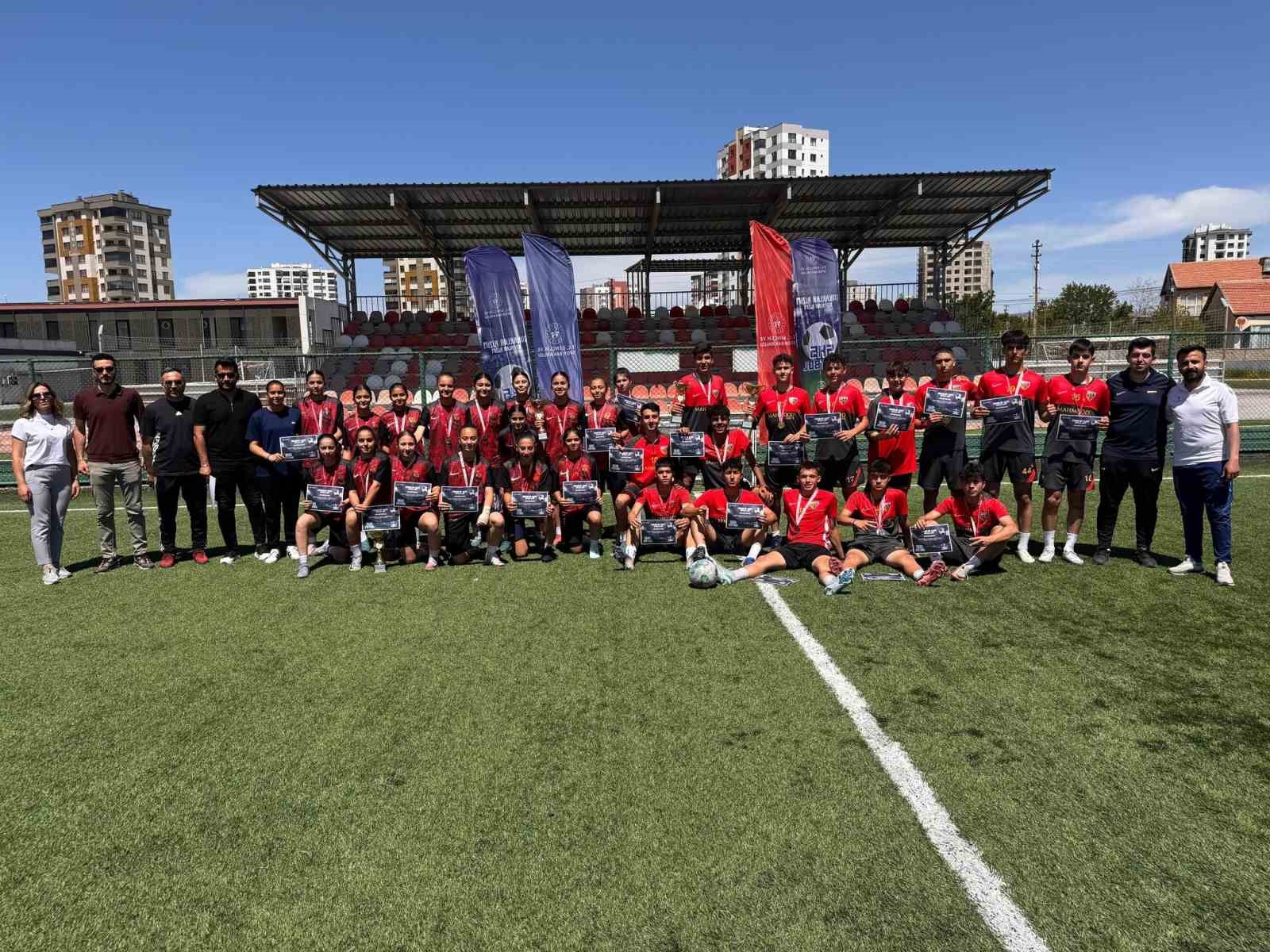 sokaklar-bizim-5x5-futbol-turnuvasi-sonuclandi