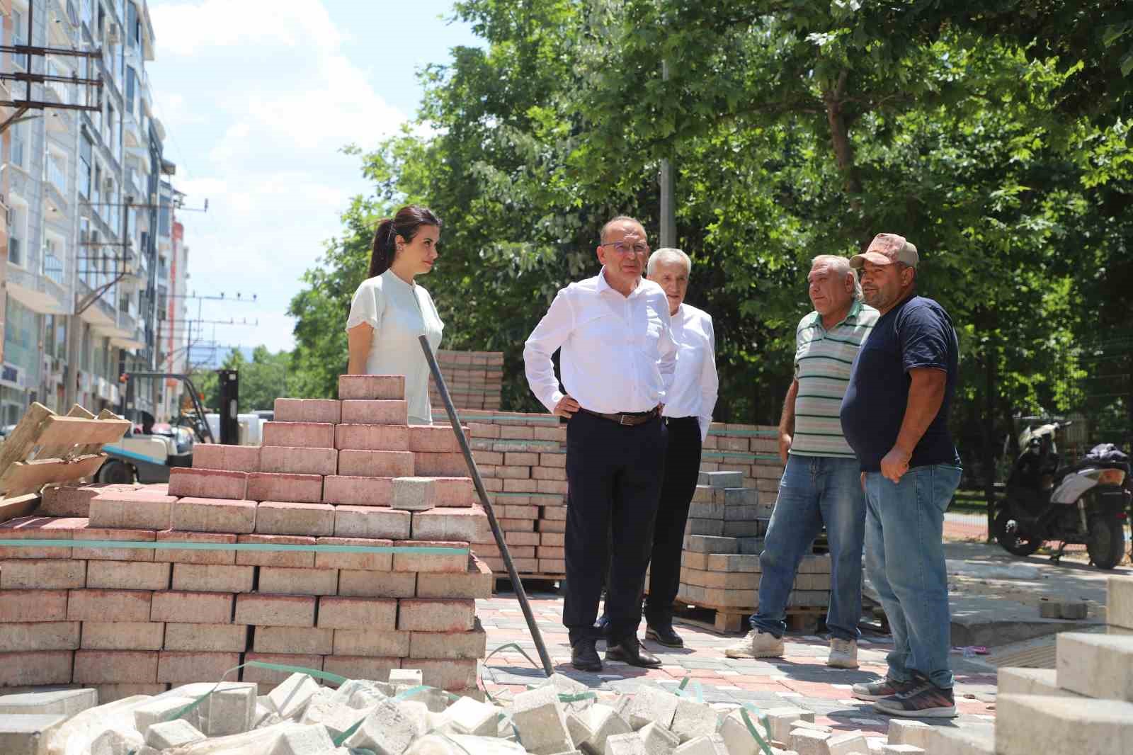 turgutlunun-yollarinda-calismalar-devam-ediyor