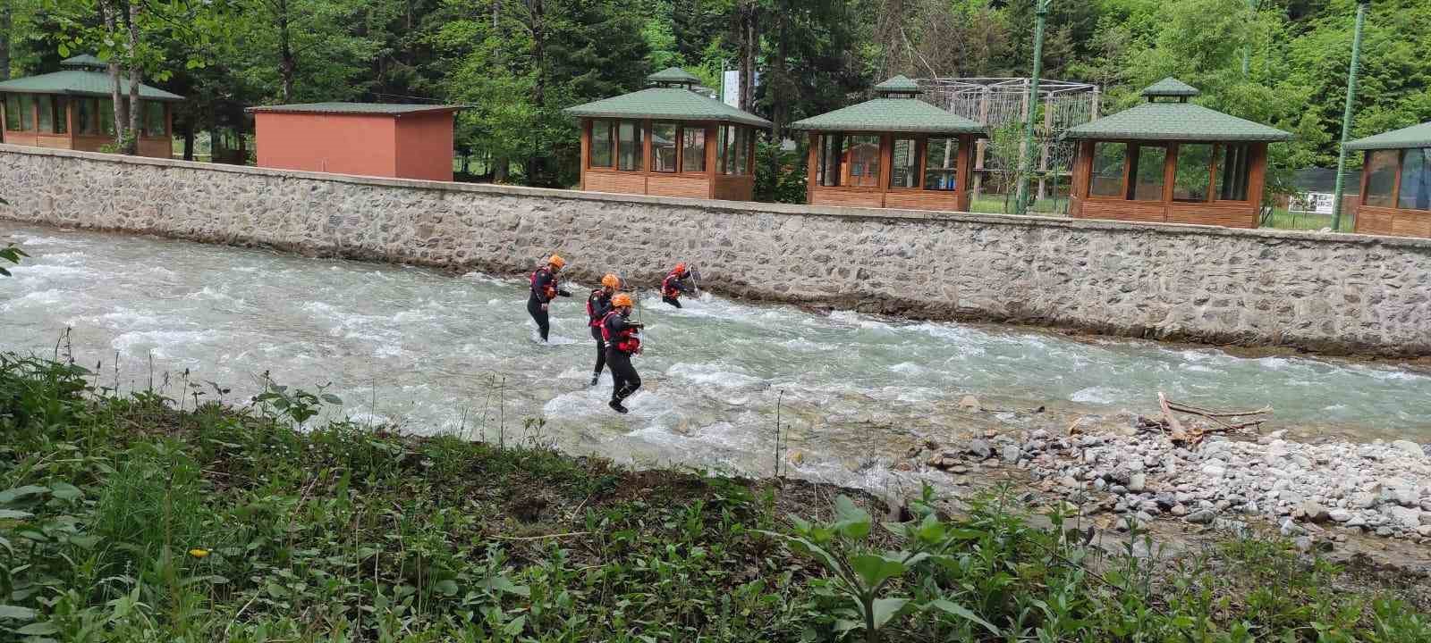 uzungolde-dereye-dusup-kaybolan-suudi-arabistan-uyruklu-cocugu-arama-calismalari-suruyor