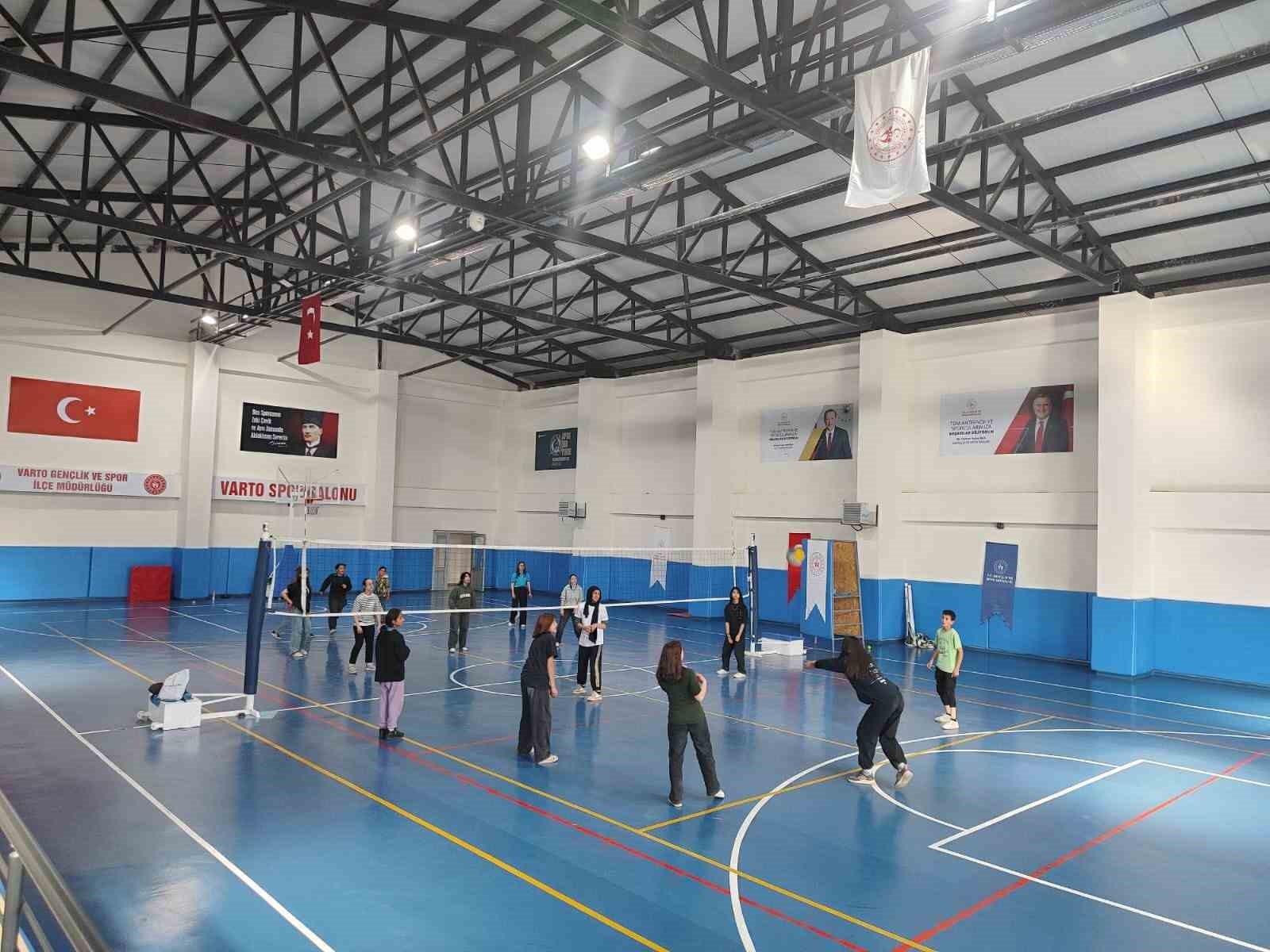 vartoda-voleybol-kursuna-yogun-ilgi