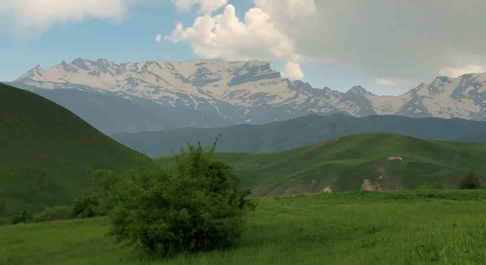 zirvesi-karla-kapli-cilo-daglari-hayran-birakiyor