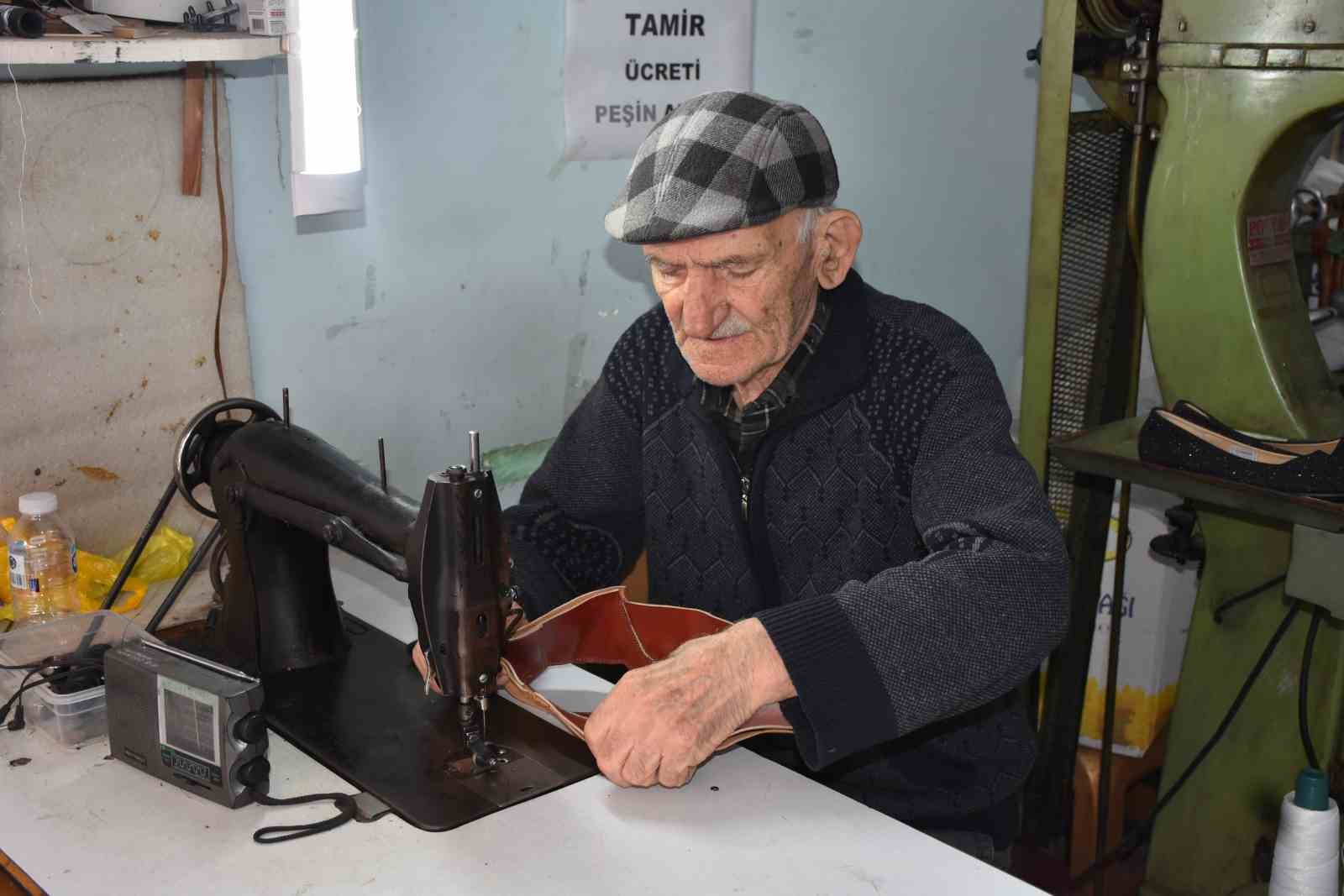 20-metrekarelik-dukkanda-fabrikasyona-direniyor