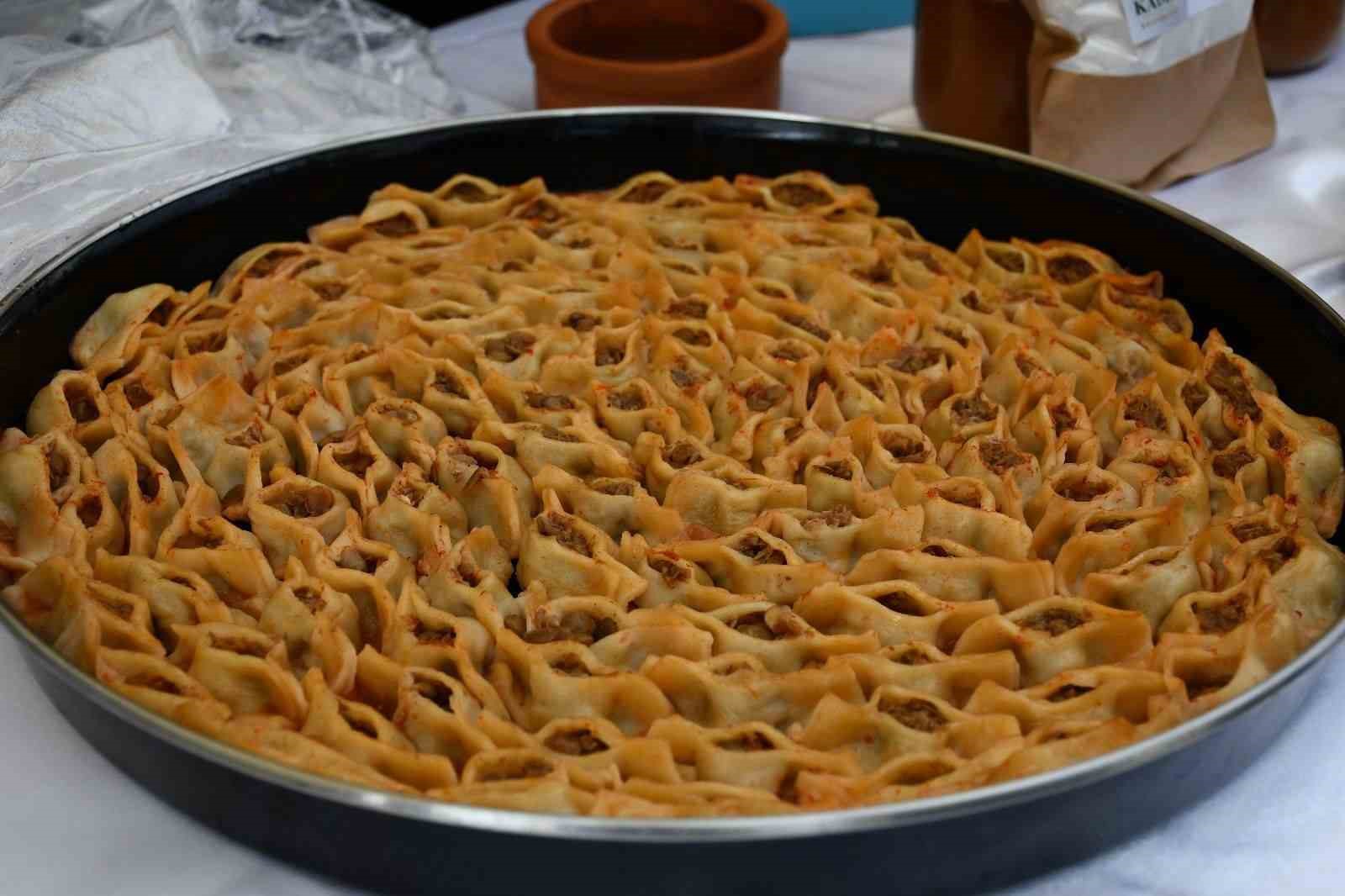 acikta-ikram-edilen-yiyecekler-tepkilere-neden-oldu
