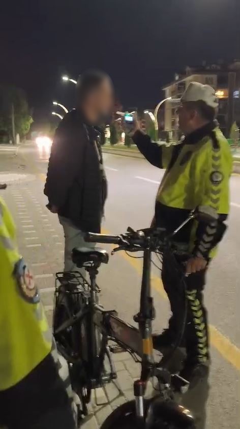 alkollu-bisiklet-kullandi-18-bin-lira-ceza-yedi-polis-alkollu-esek-bile-kullanamazsin