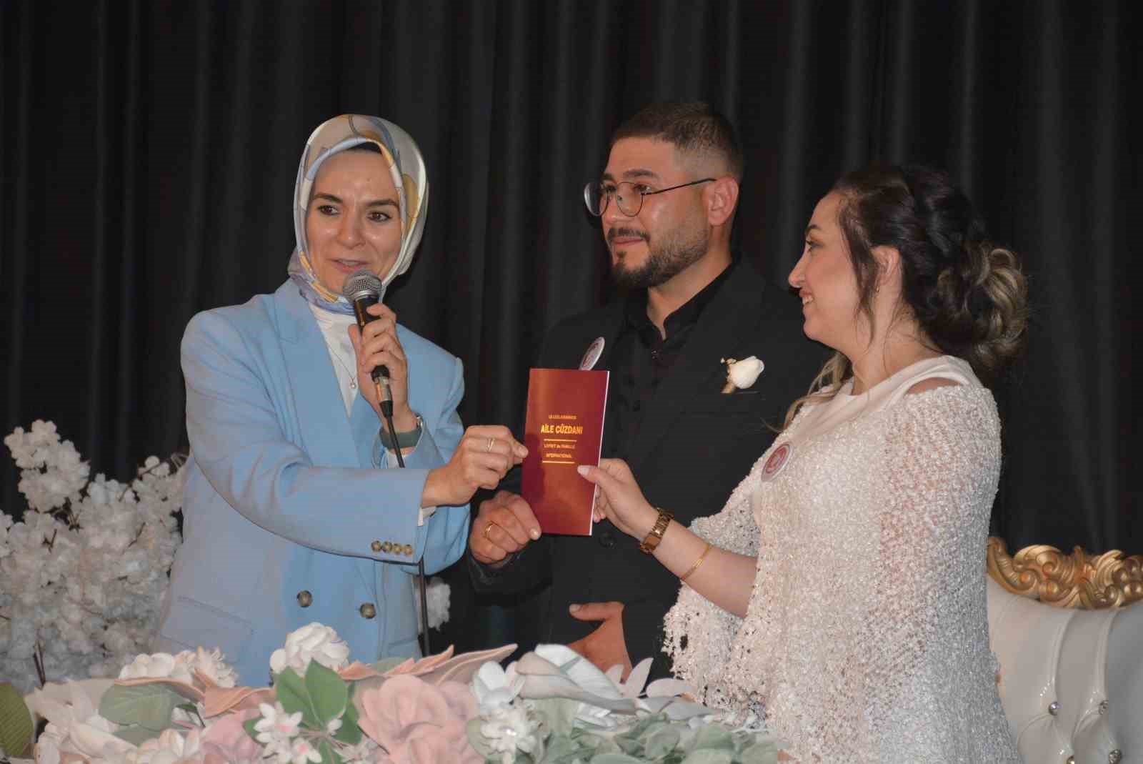 bakan-goktas-turkiyenin-en-yasli-nufusuna-sahip-olan-sinopta-aktif-ve-saglikli-yaslanma-politikasinin-basariyla-uygulandigina-sahitlik-ettim