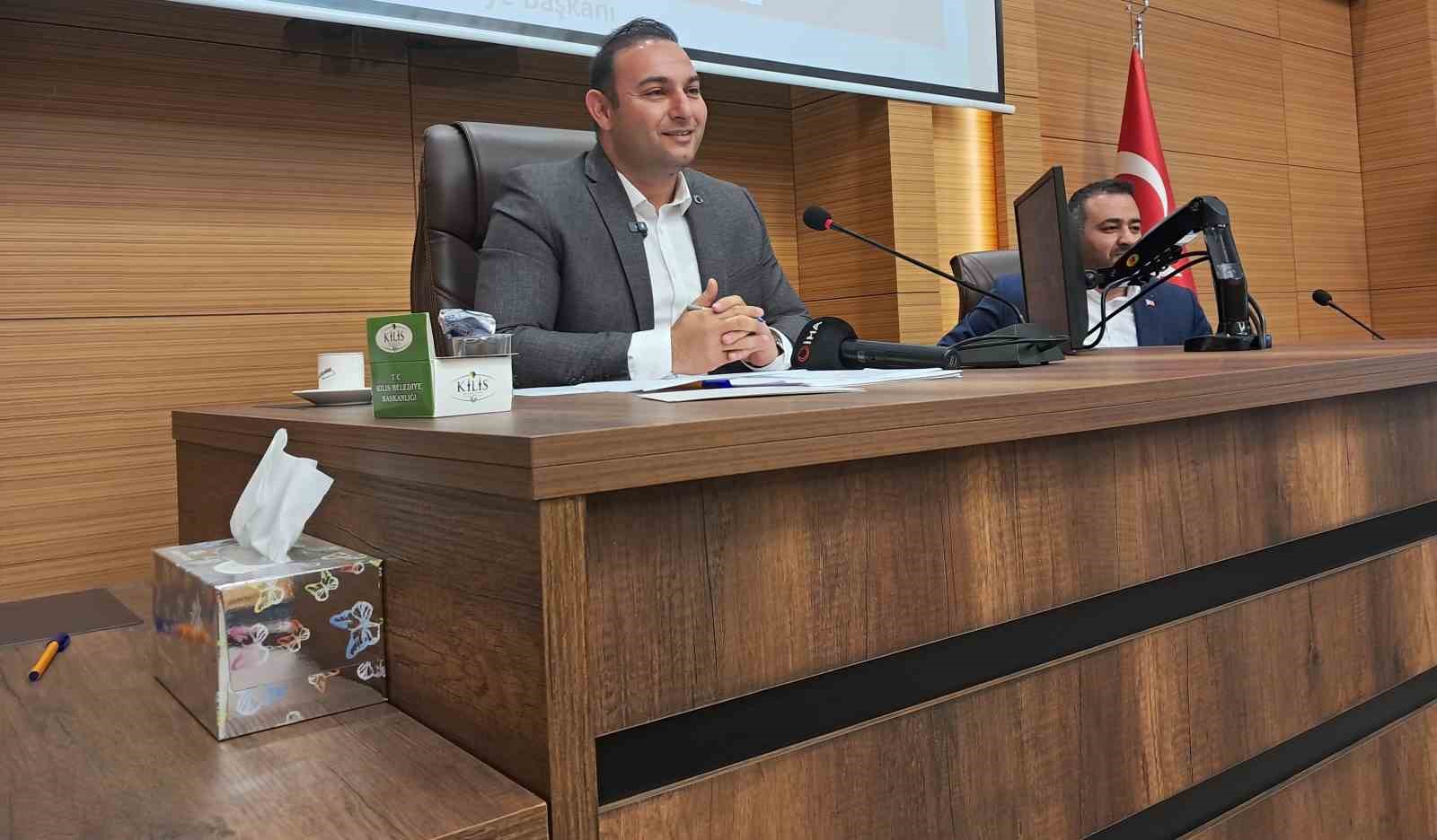 baskan-bilecen-kilisteki-tum-camileri-temizliyoruz