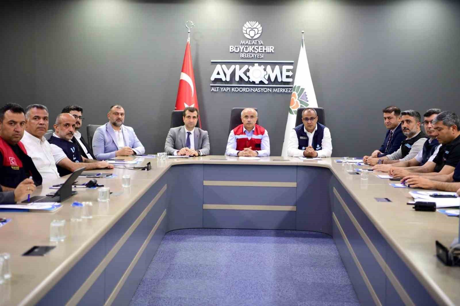 baskan-er-buyuksehir-belediyesi-olarak-yagmurun-ilk-anindan-itibaren-tum-ekiplerimizle-sahadaydik