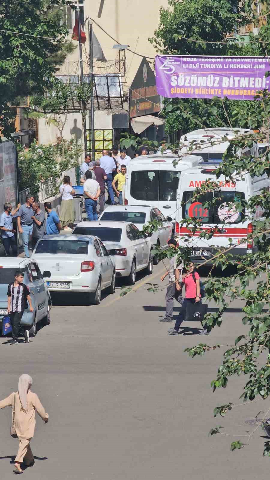 belediye-binasinda-tartistigi-amcasini-silahla-yaraladi