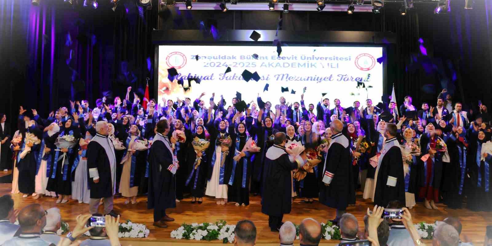 beun-ilahiyat-fakultesi-2024-2025-akademik-yili-mezunlarini-gelecege-ugurladi