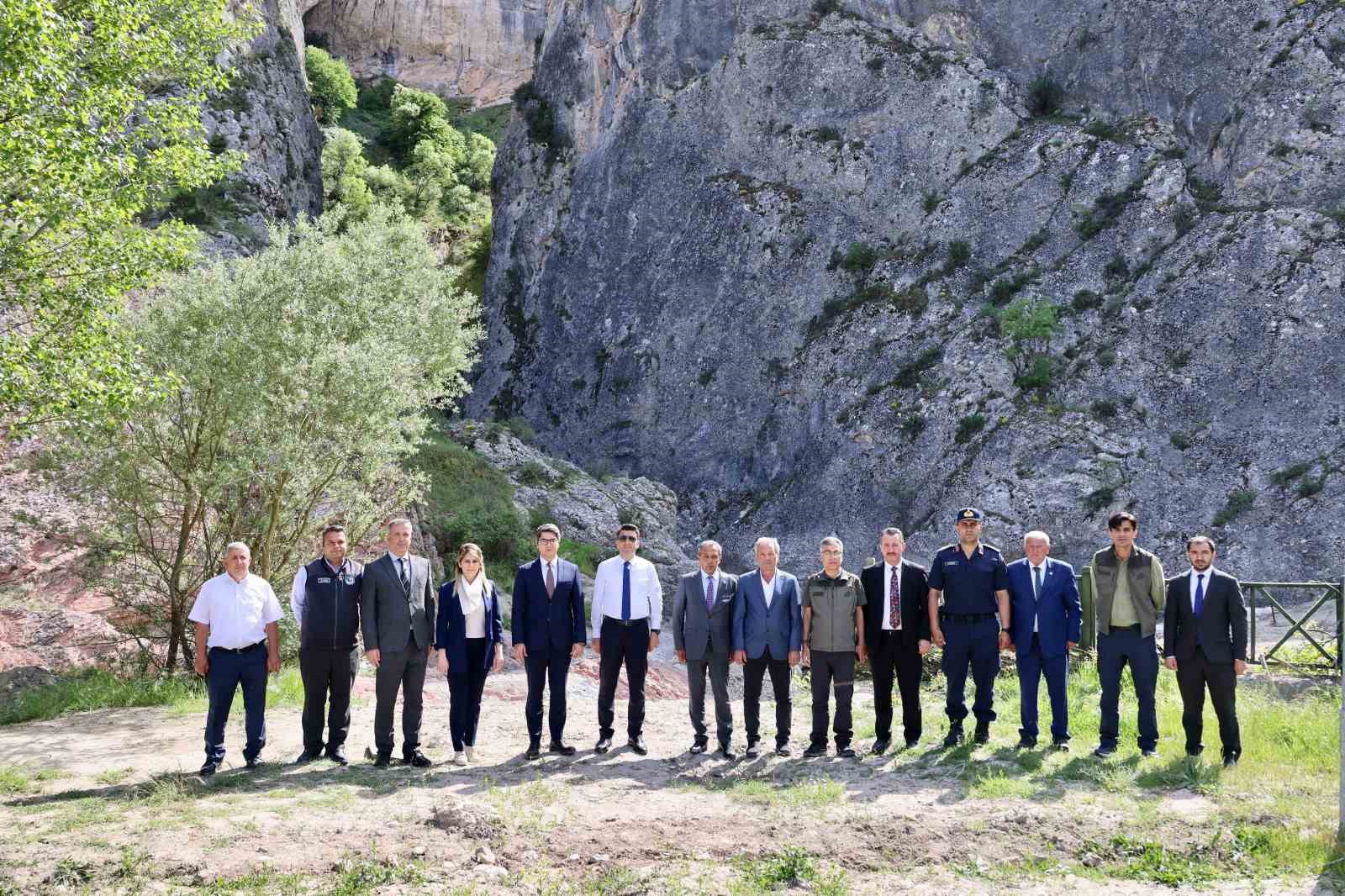 bilecikte-harmankaya-kanyonunda-turizm-hamlesi