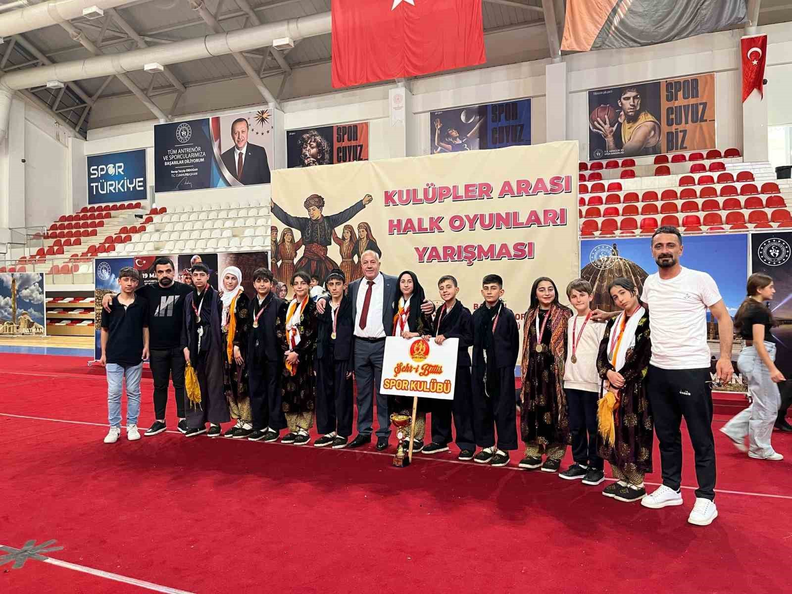 bitlisli-miniklerden-halkoyunlari-yarismasinda-buyuk-basari