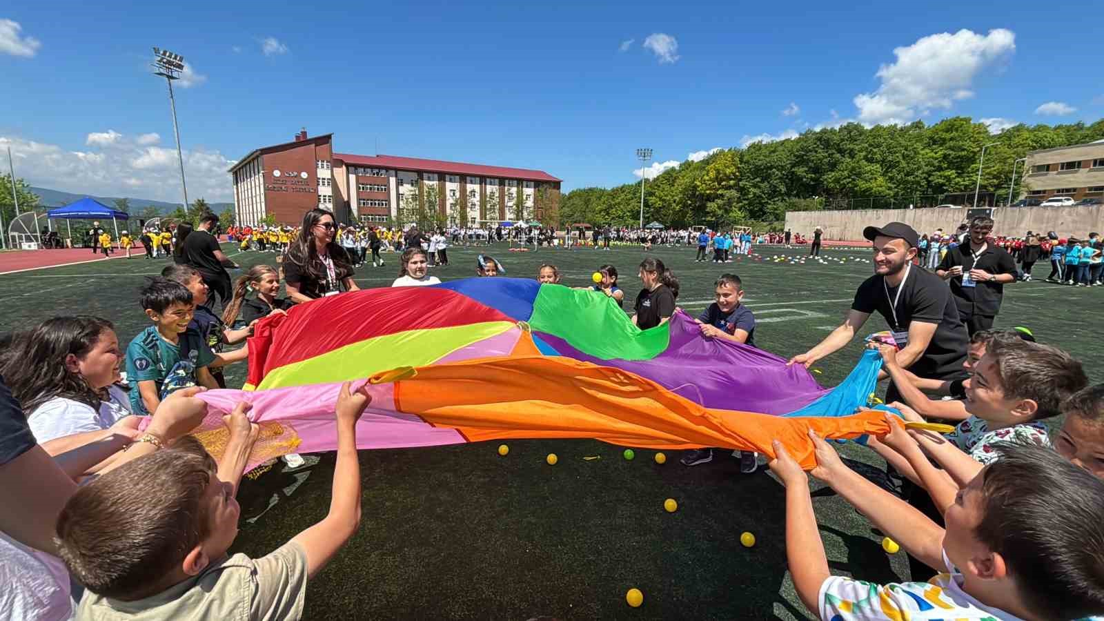 boluda-850-minik-ogrenci-hem-eglendi-hem-de-ogrendi