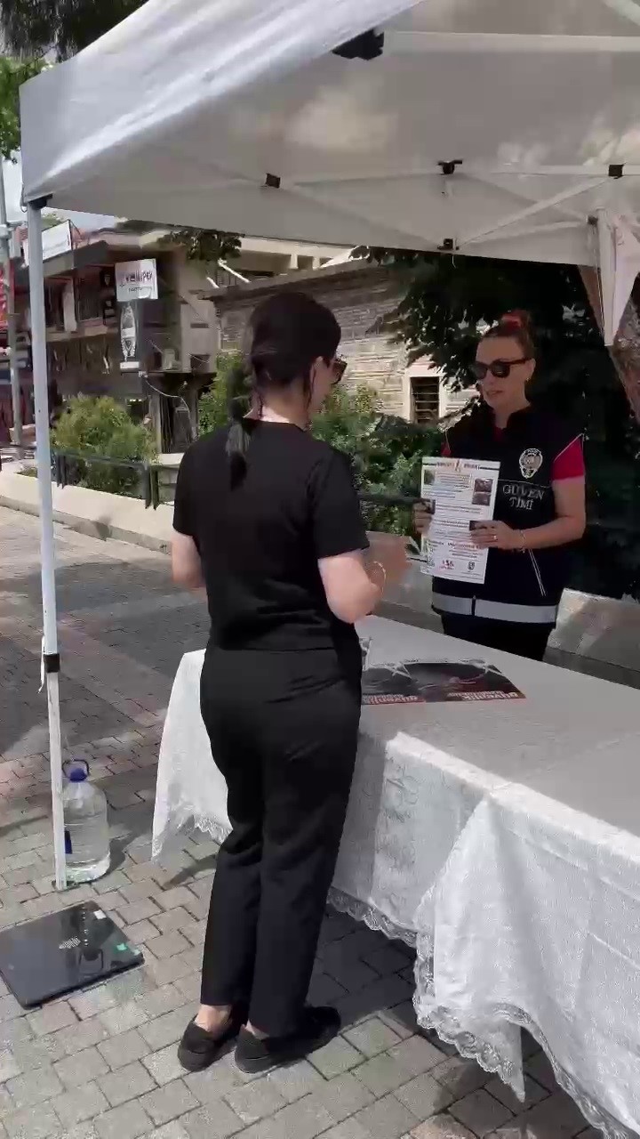 bursa-polisi-vatandaslari-dolandiricilik-olaylarina-karsi-bilgilendirdi