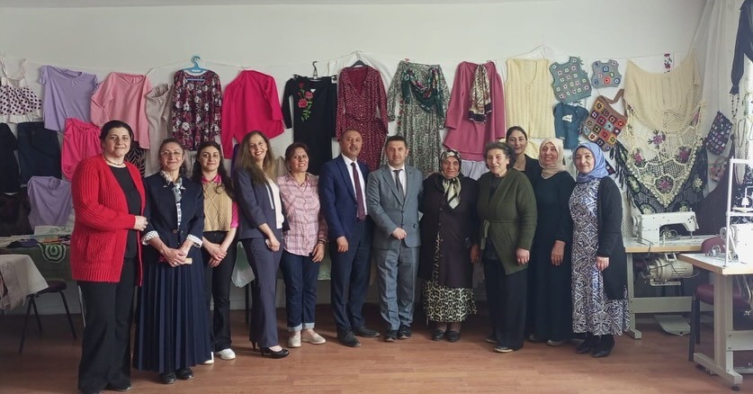 cildir-halk-egitim-mudurlugunden-yil-sonu-sergisi