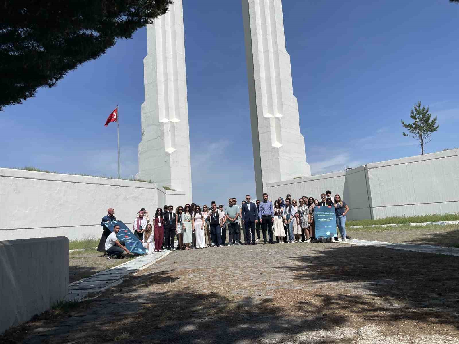 dunyanin-dort-bir-yanindan-gelen-gencler-malazgirtte-bulustu