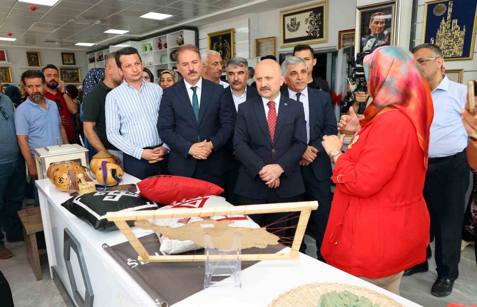 el-emegi-goz-nuru-eserler-sergilendi