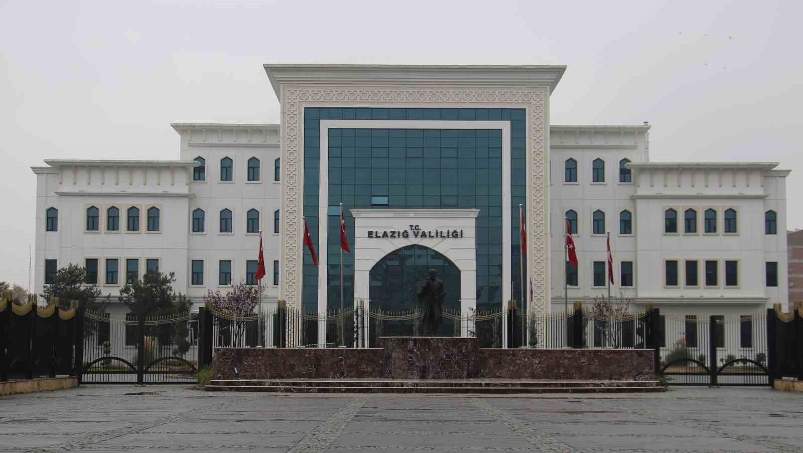 elazigda-2-vali-yardimcisi-ve-9-kaymakam-degisti