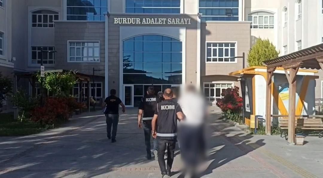 evrakla-degil-parayla-ikamet-rusvet-operasyonunda-2-tutuklama