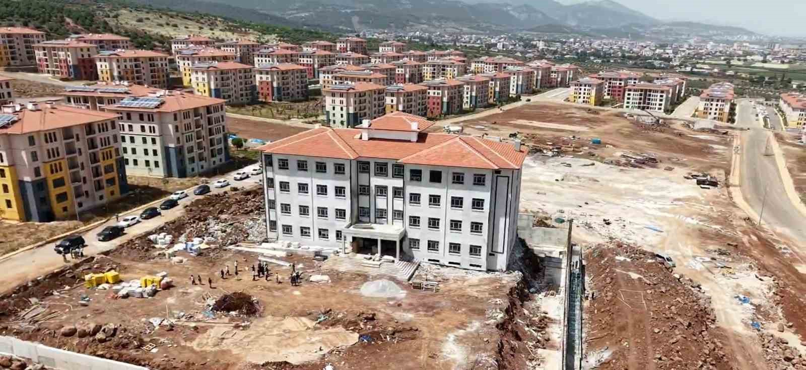 hassada-depremin-ardindan-insa-edilen-egitim-yuvalari-mest-ediyor