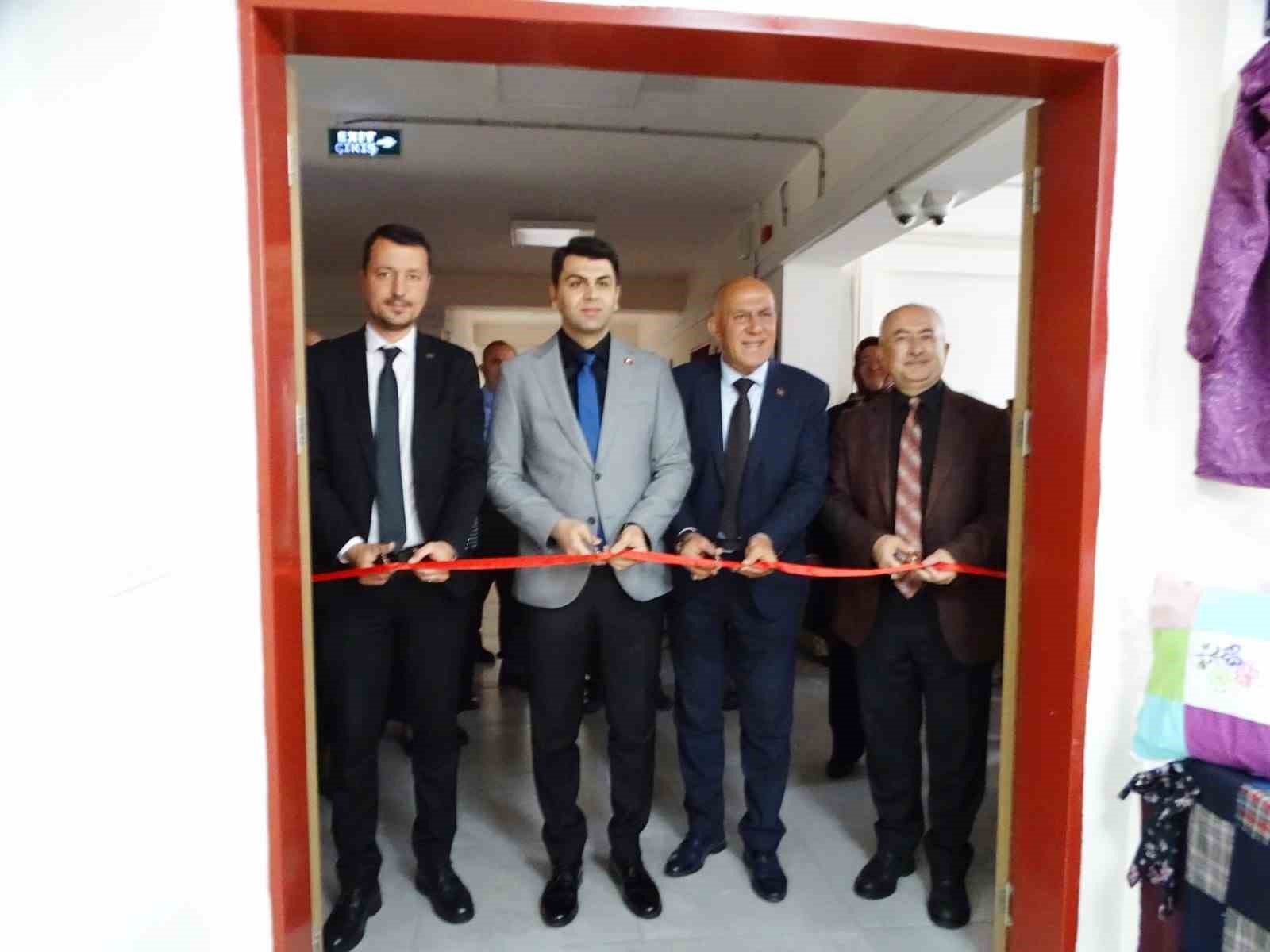 hisarcik-hemden-karma-yil-sonu-sergisi-acildi