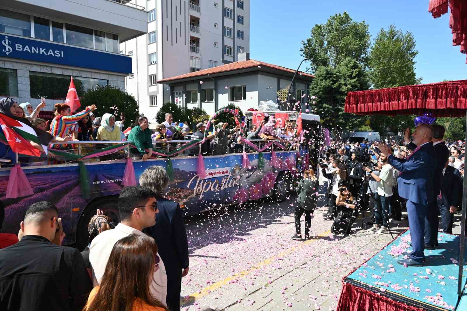 isparta-gul-festivaline-hazir