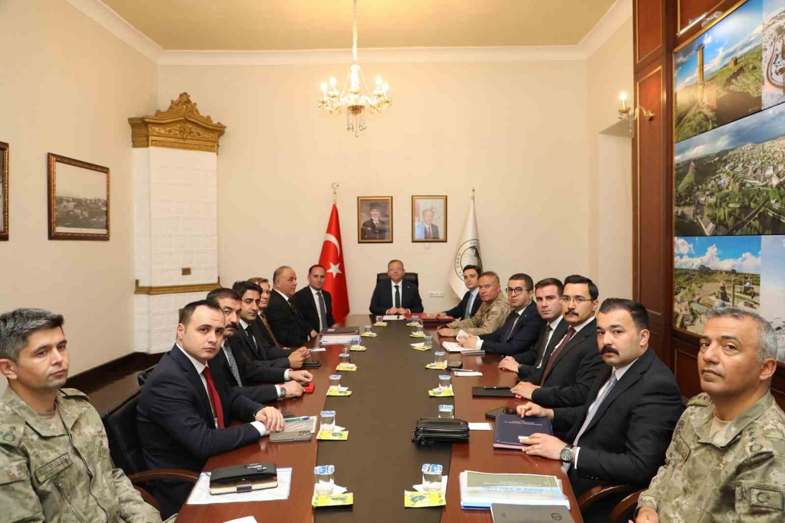 karsta-il-guvenlik-ve-asayis-koordinasyon-toplantisi-yapildi