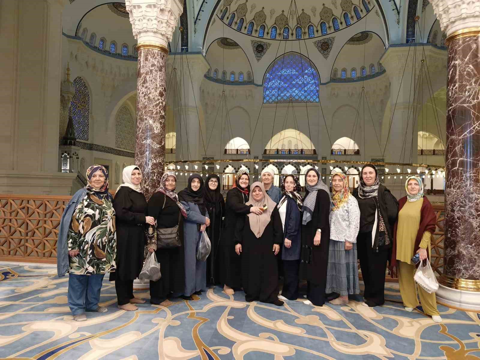 kuran-kursu-ogrencileri-manevi-mekanlarini-gezdi