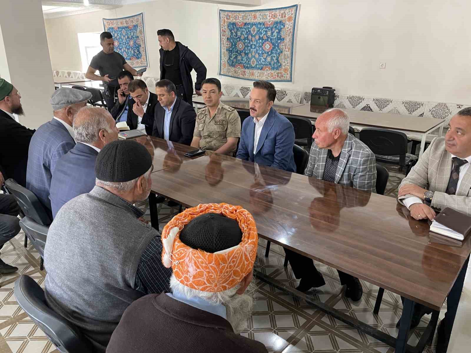 malazgirt-kaymakami-bayram-koy-ziyaretlerine-devam-ediyor