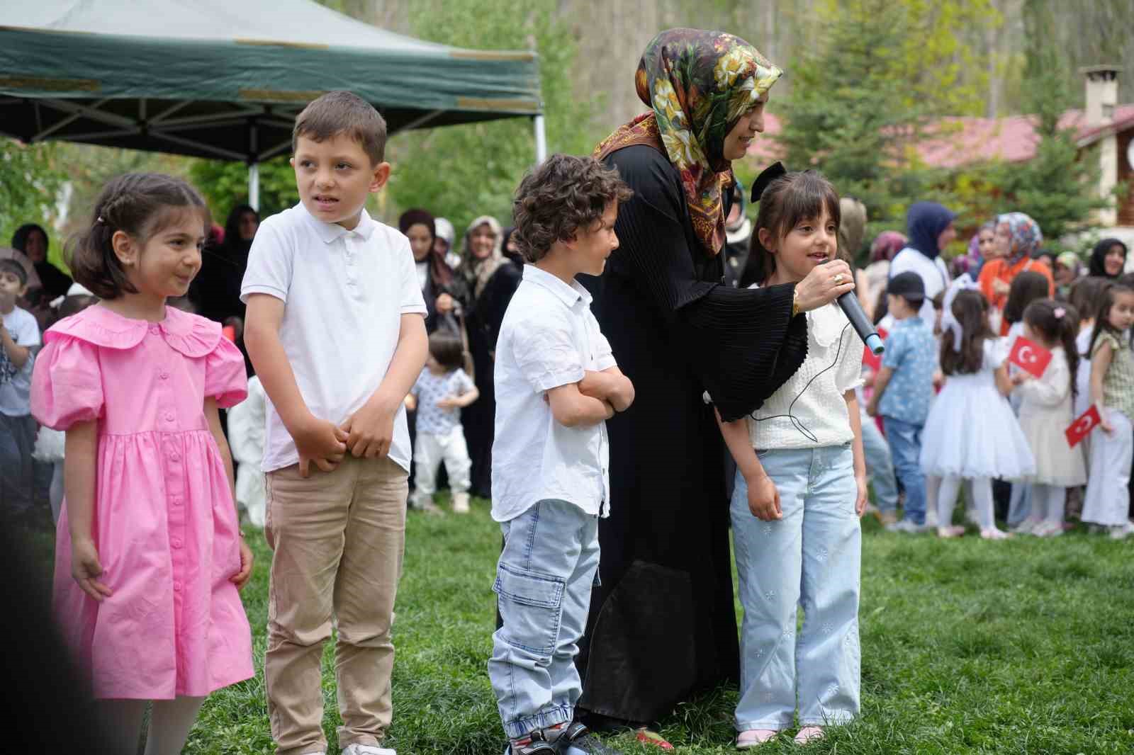 minik-ogrenciler-yil-boyunca-ezberledikleri-dualari-okuyarak-hunerlerini-sergilediler