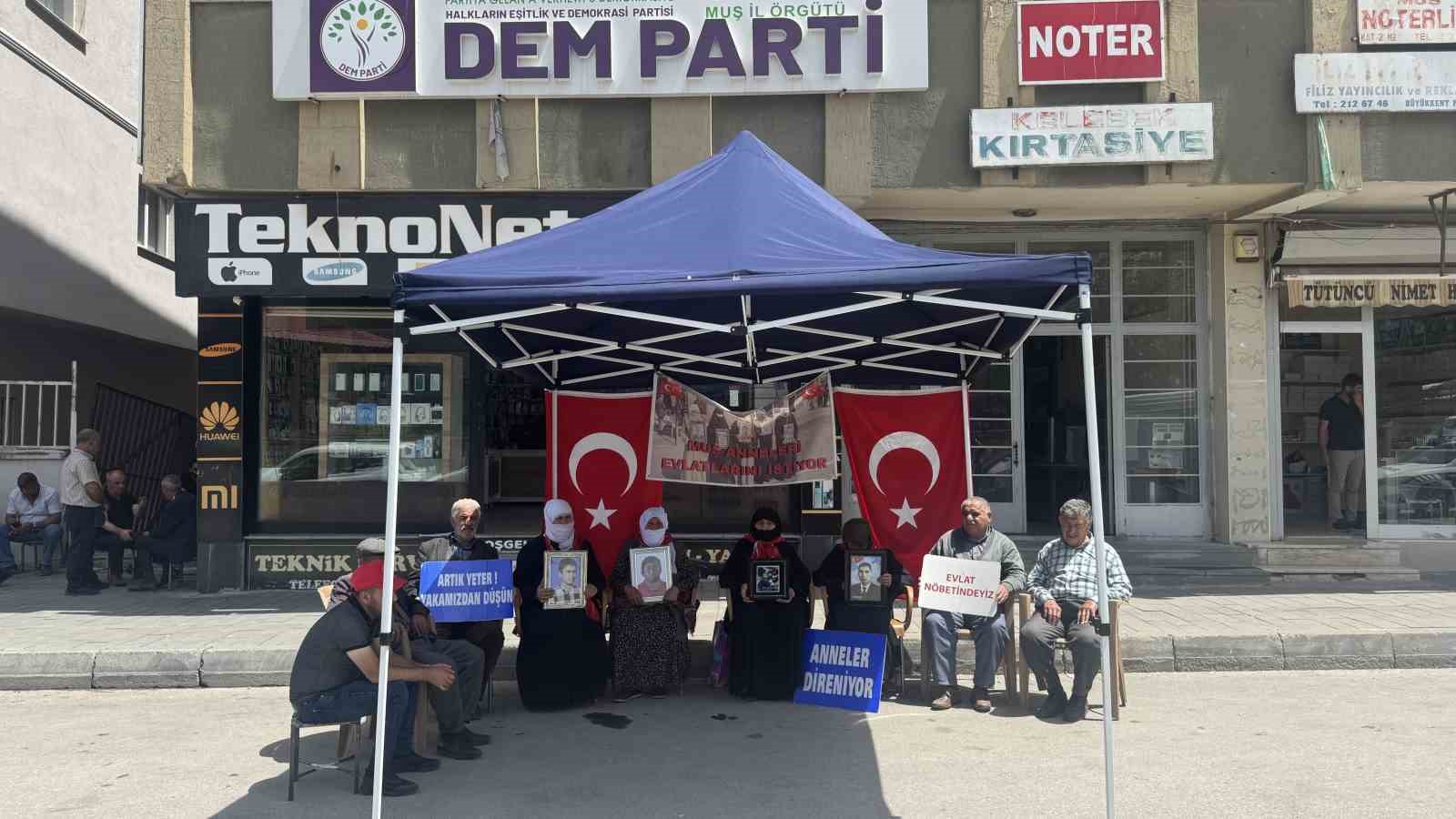 musta-evlat-nobetini-surduren-aileler-terorsuz-turkiye-surecinden-umutlu