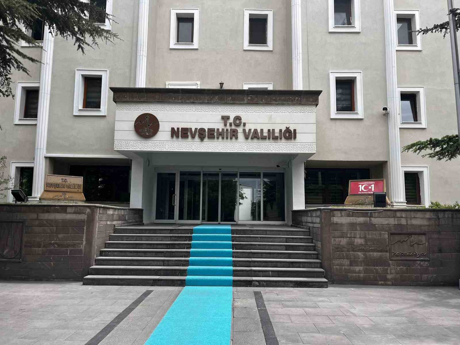 nevsehirde-1-vali-yardimcisi-ve-3-kaymakamin-gorev-yeri-degisti