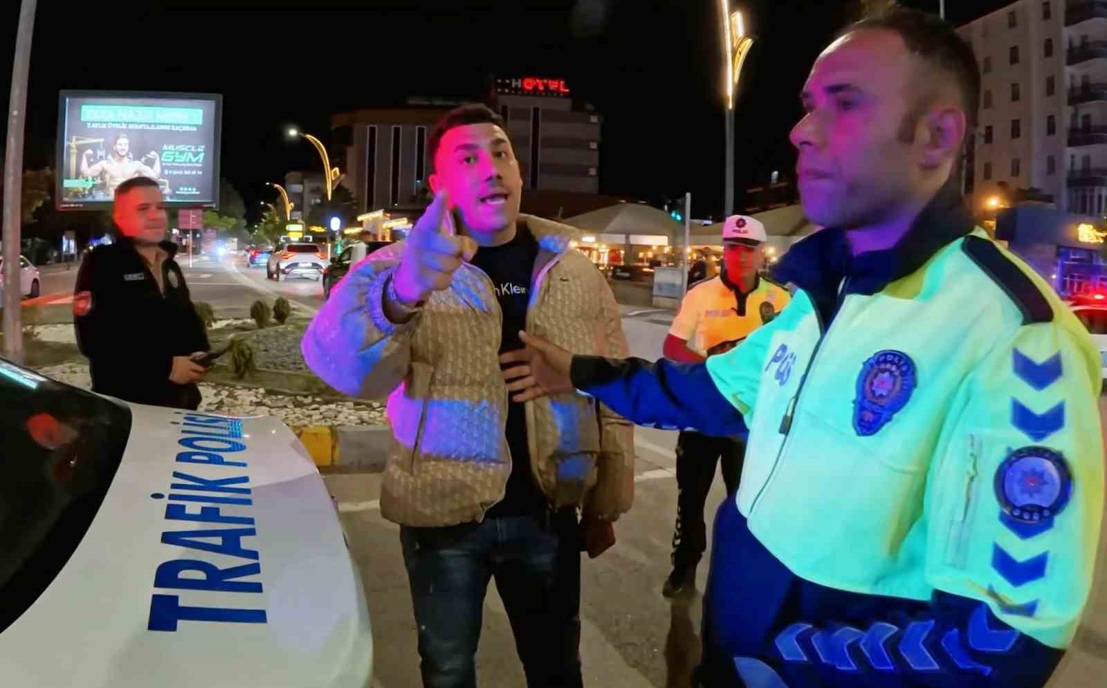 polisin-isine-anlamsiz-gazeteciye-kaburgasiz-deyip-tehdit-etti