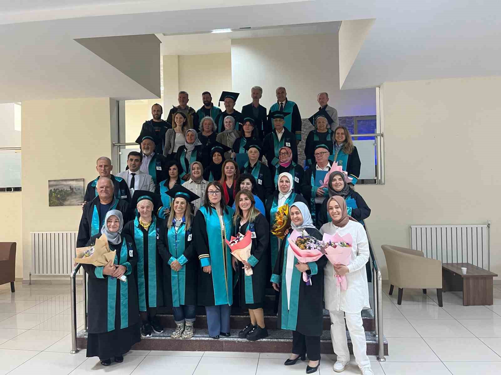 rizede-3-yas-universitesi-ilk-mezunlarini-verdi
