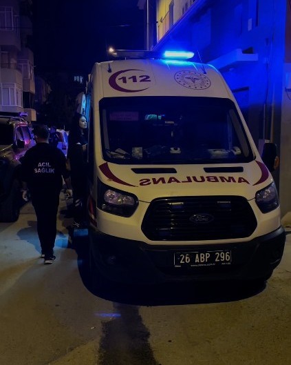 silahli-kavgada-mermi-bina-camina-isabet-etti-1-yarali