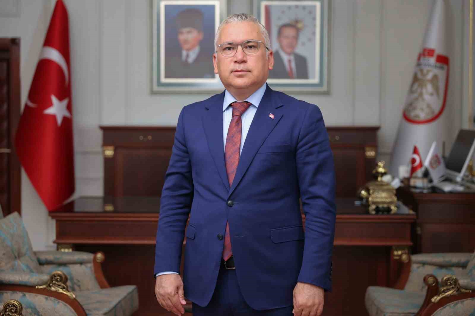 sivasta-2-vali-yardimcisinin-ve-6-kaymakamin-gorev-yeri-degisti
