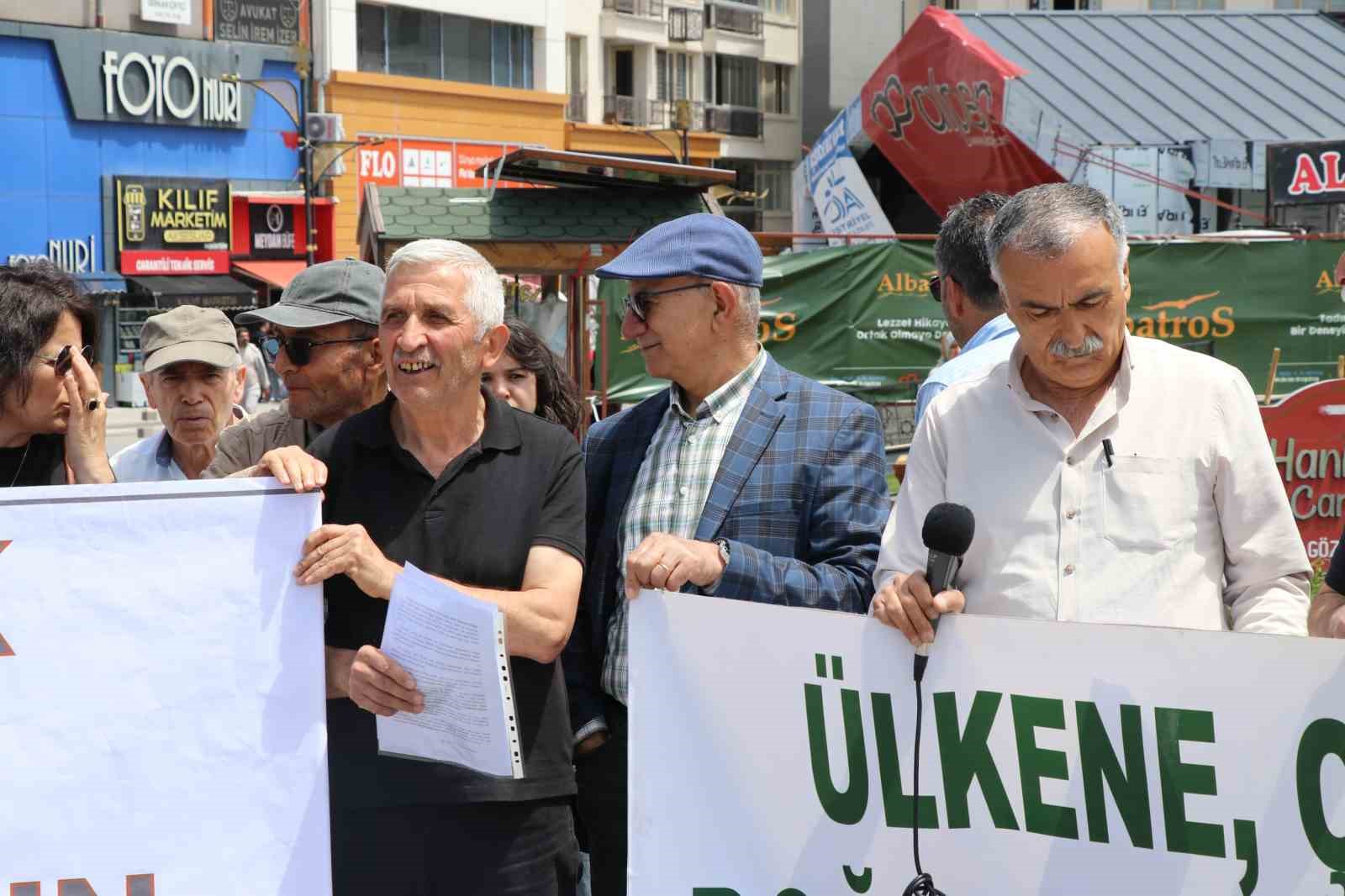 sivasta-bir-kisinin-oldugu-maden-kazasi-protesto-edildi