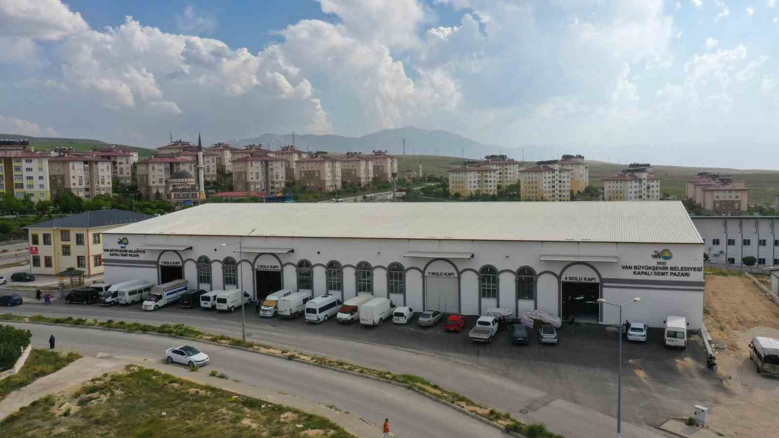 vali-balci-kapali-semt-pazari-esnafini-ziyaret-etti