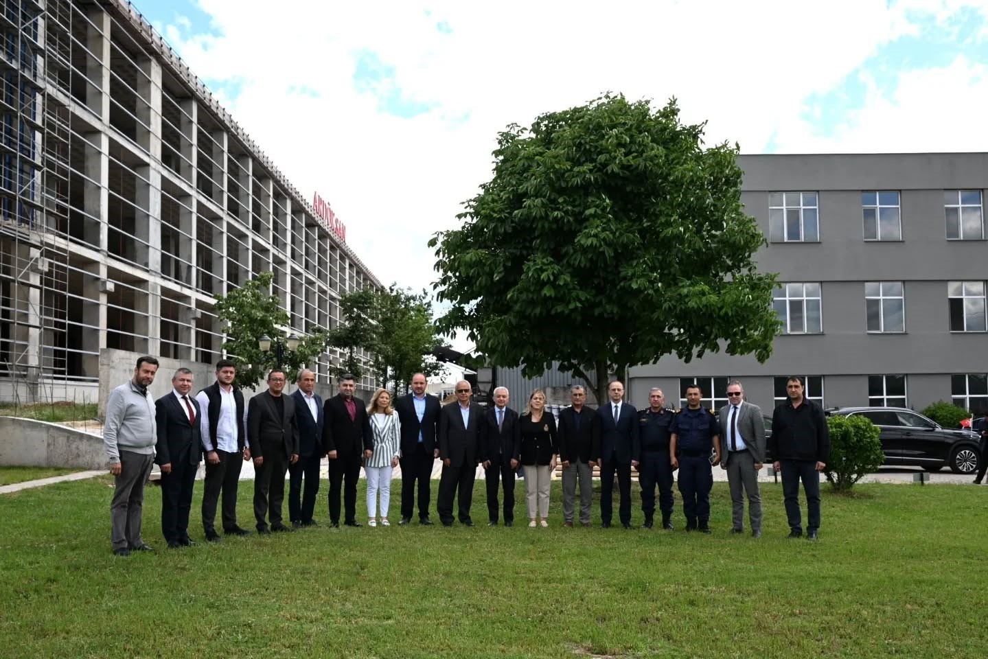 vali-turan-osbde-calismalar-ve-yatirimlar-hakkinda-bilgi-aldi