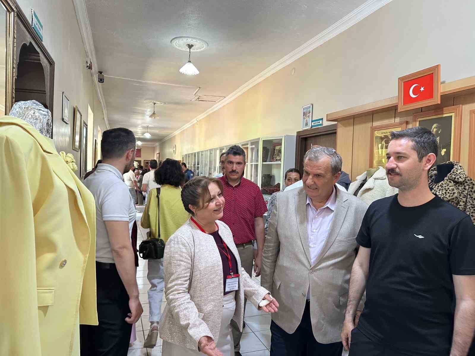 yenicede-yilsonu-sergisi-yogun-ilgi-gordu