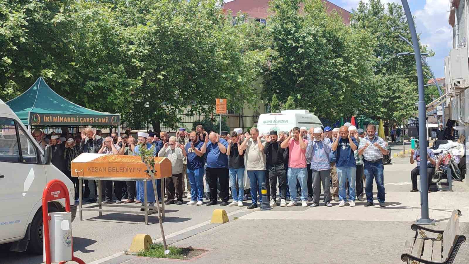 adanada-hastanede-karisan-yasli-kadinin-cenazesi-edirnede-topraga-verildi