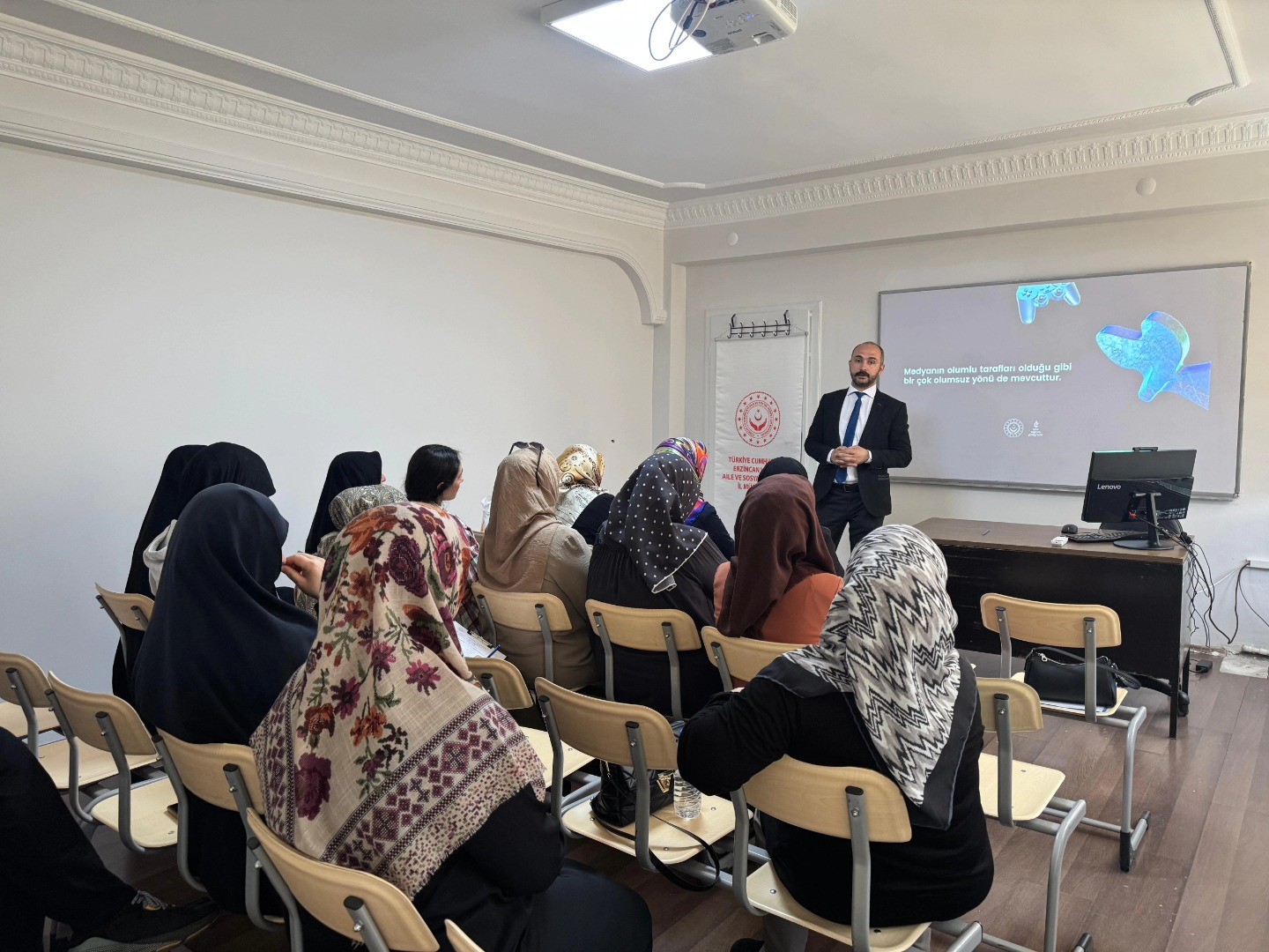 aile-destek-merkezlerinde-egitim-programi-duzenlendi