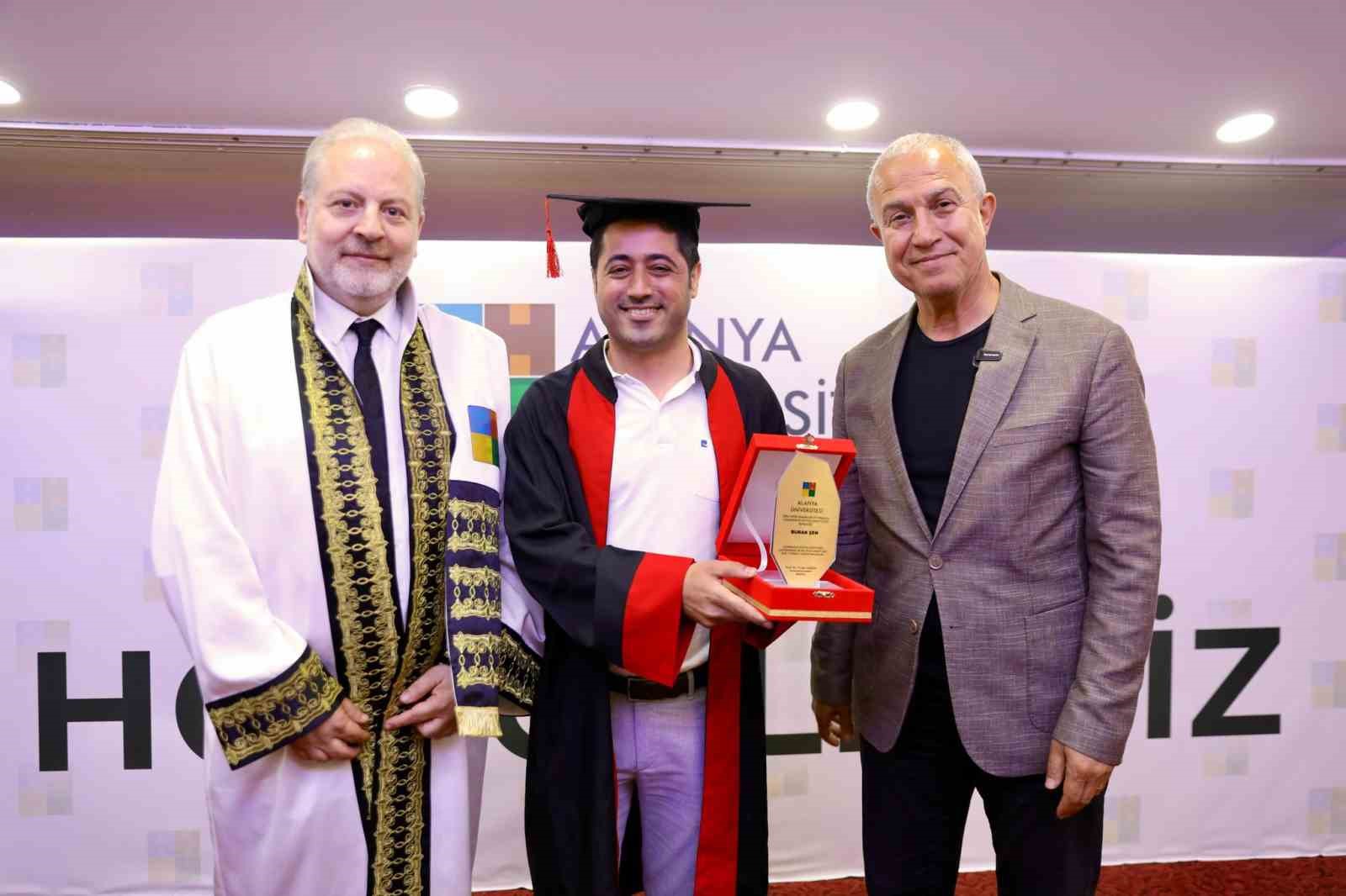 alanya-universitesi-7-donem-mezunlarini-torenle-ugurladi