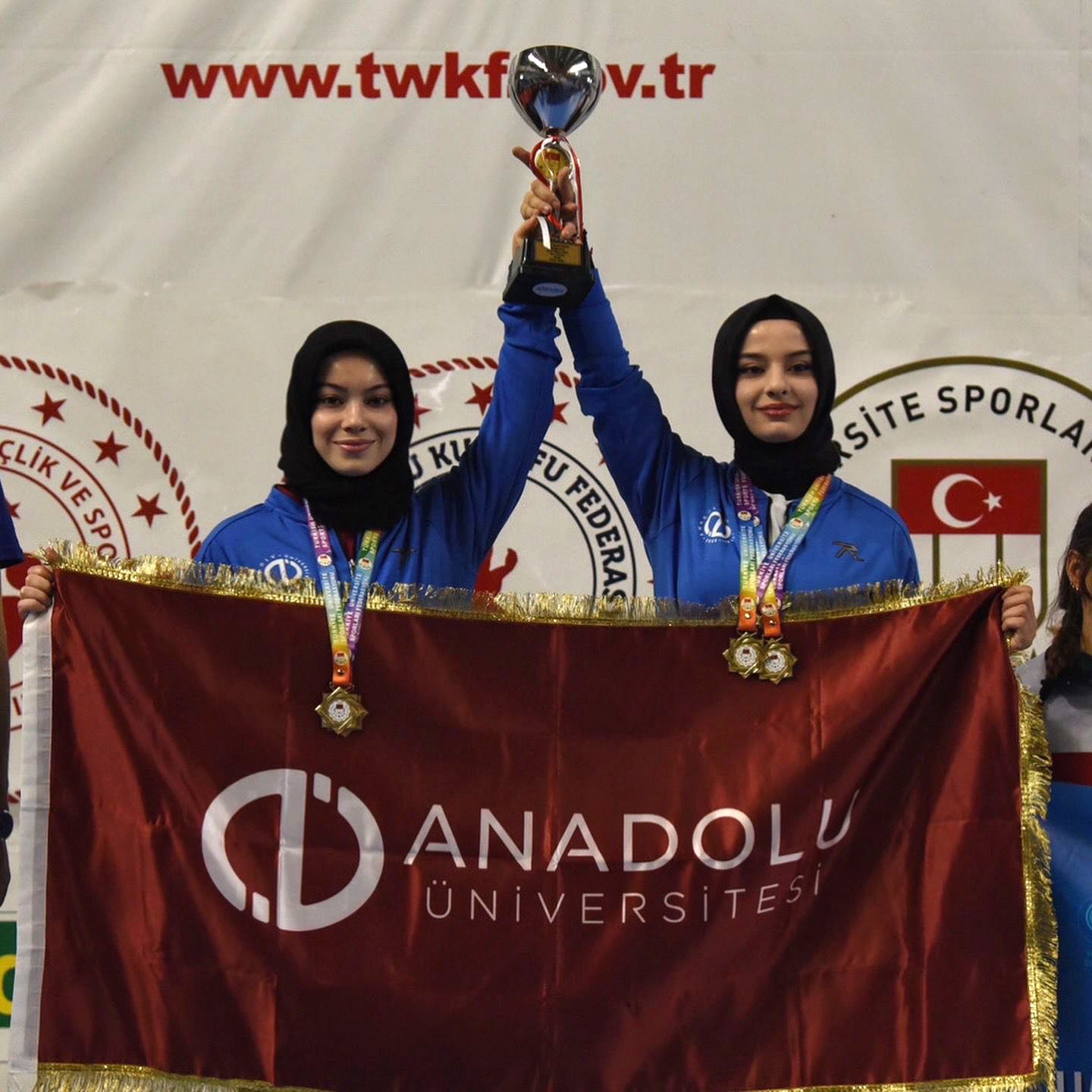 anadolu-universitesi-wushu-sporculari-4-altin-madalya-ile-dondu