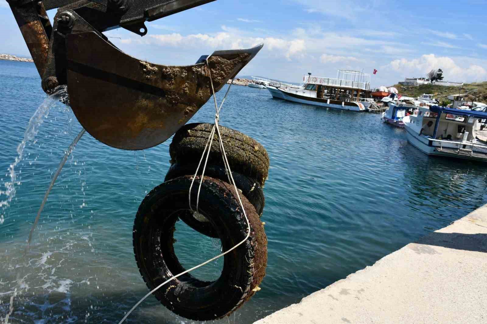 bozcaada-limaninda-cevre-gunu-temizligi
