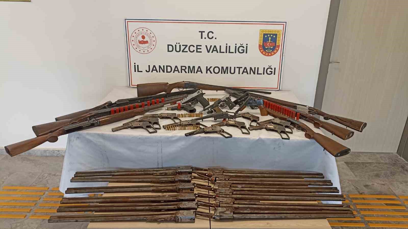 duzcede-silah-imalathanesine-baskin-cok-sayida-ruhsatsiz-silah-ve-tufek-ele-gecirildi